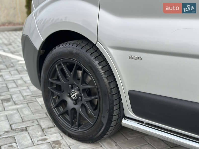 Мінівен Opel Vivaro 2013 в Чернівцях