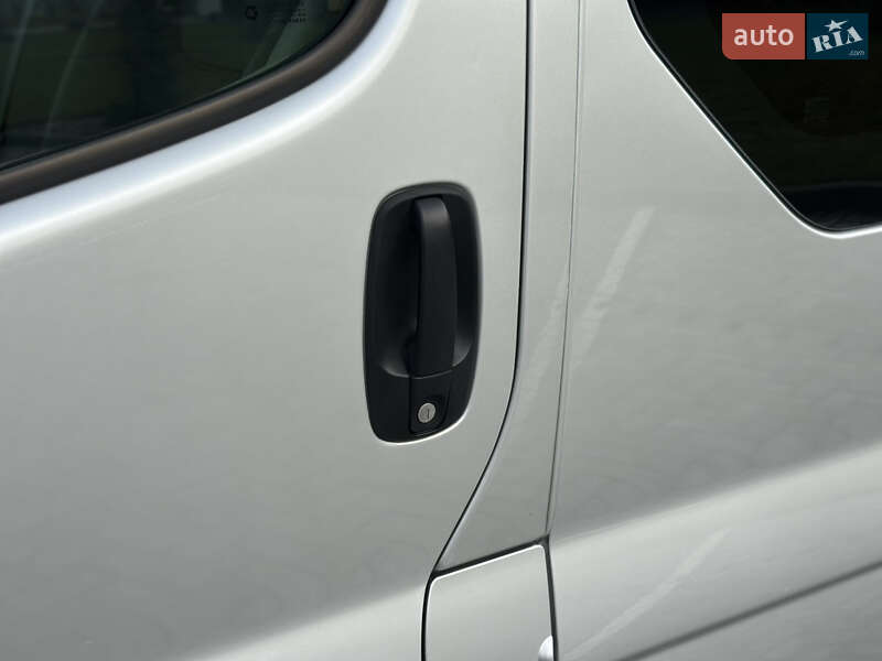 Мінівен Opel Vivaro 2013 в Чернівцях