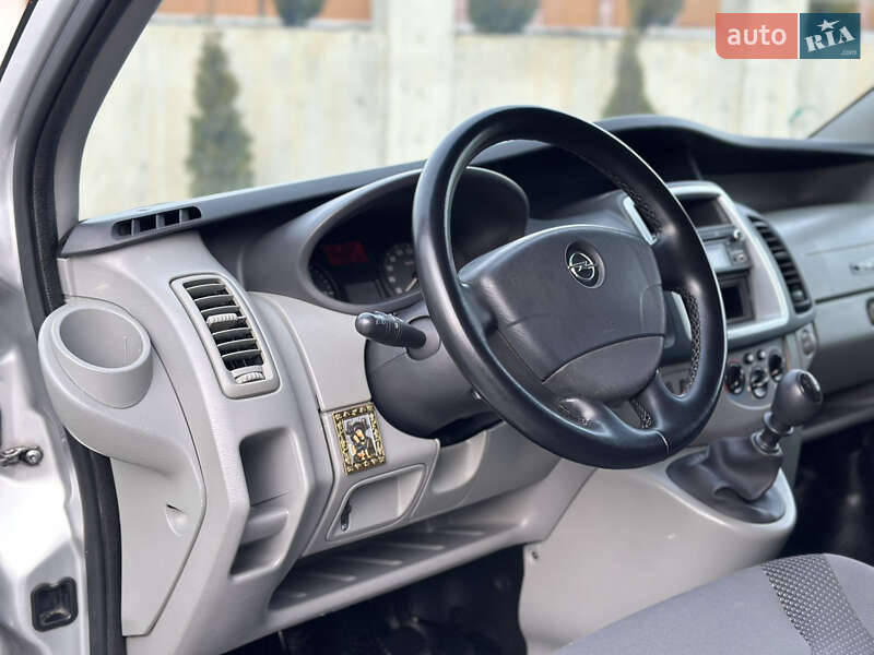 Мінівен Opel Vivaro 2013 в Чернівцях