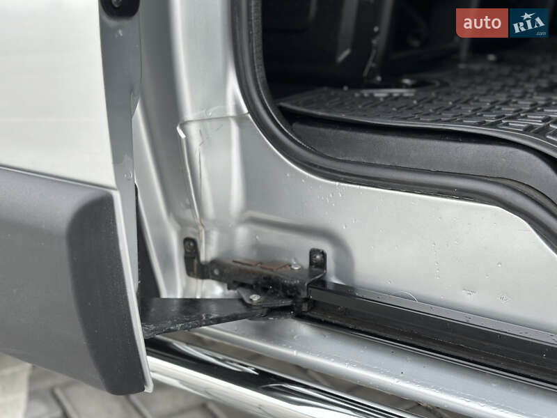 Мінівен Opel Vivaro 2013 в Чернівцях