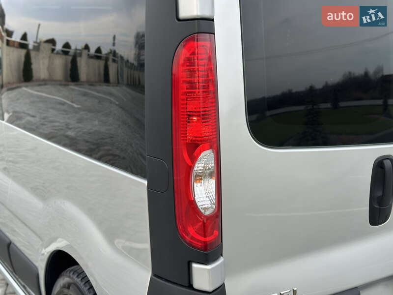 Мінівен Opel Vivaro 2013 в Чернівцях