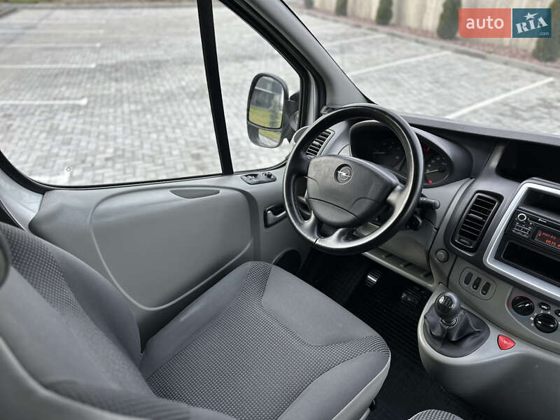 Мінівен Opel Vivaro 2013 в Чернівцях