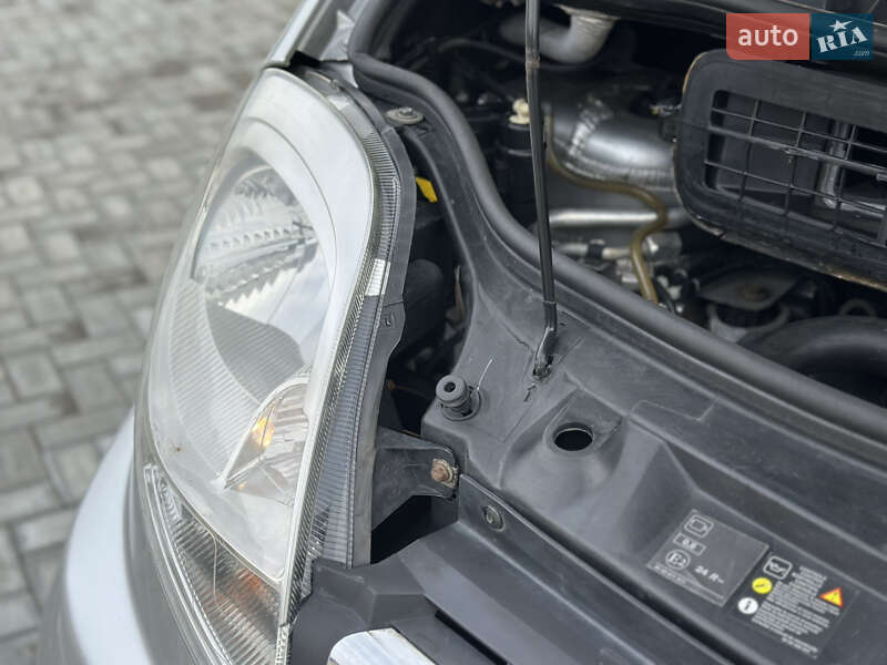 Мінівен Opel Vivaro 2013 в Чернівцях