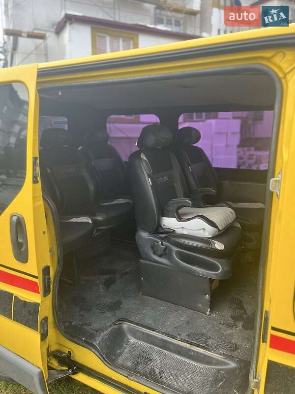 Мінівен Opel Vivaro 2004 в Новояворівську