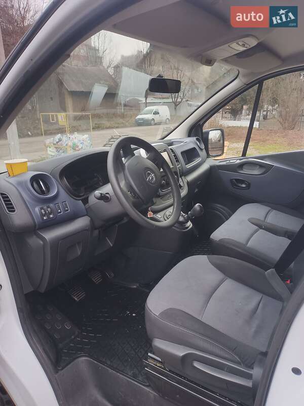 Вантажний фургон Opel Vivaro 2015 в Івано-Франківську