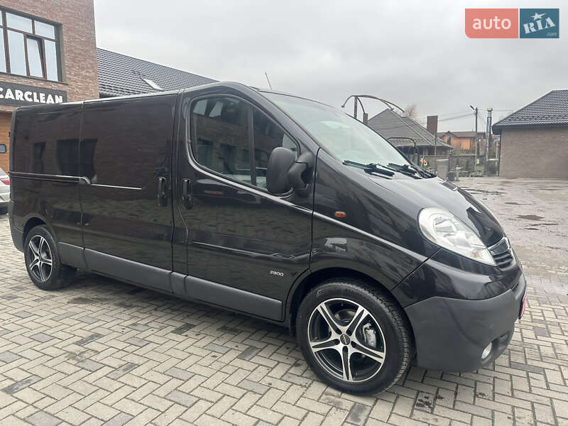 Грузовой фургон Opel Vivaro 2012 в Ровно