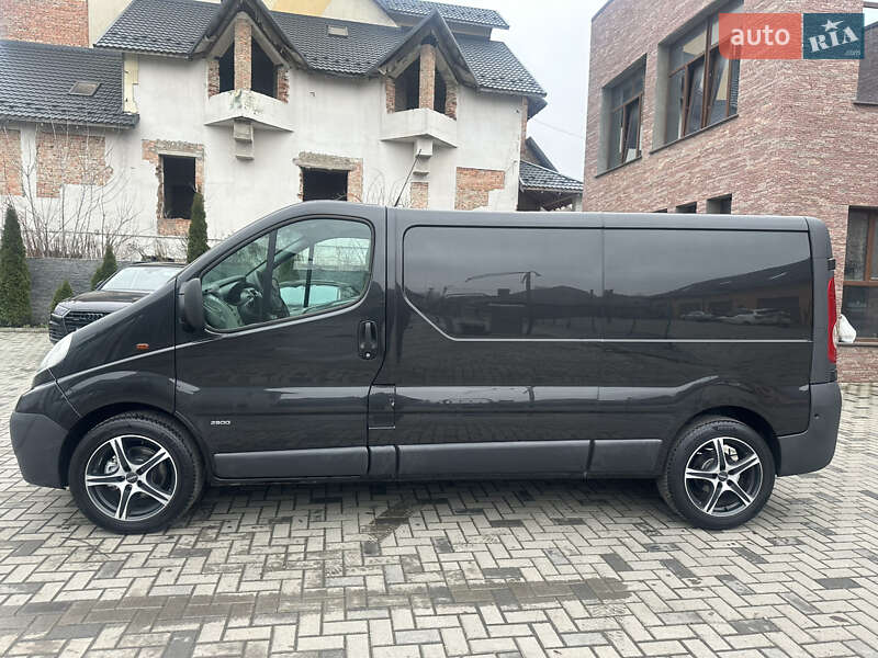 Грузовой фургон Opel Vivaro 2012 в Ровно