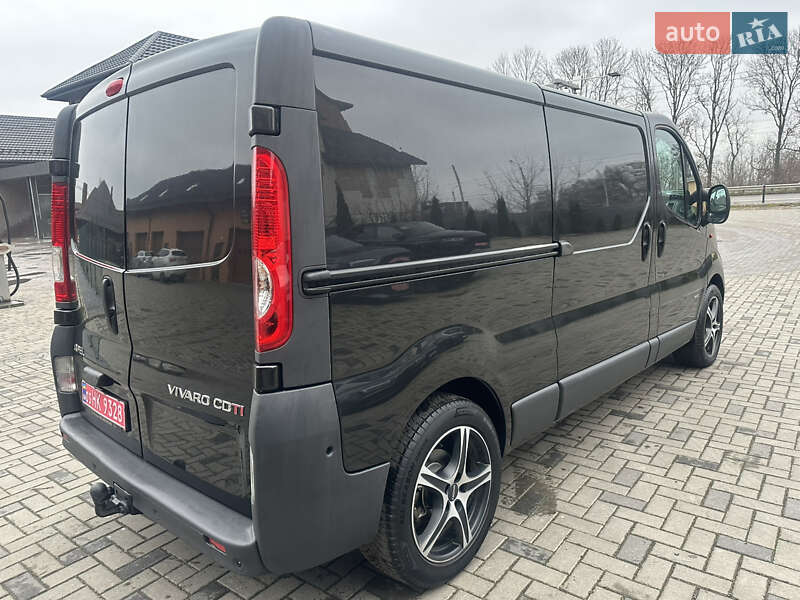 Грузовой фургон Opel Vivaro 2012 в Ровно