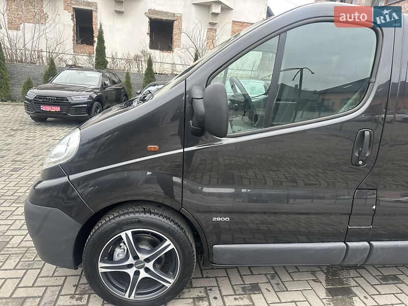 Грузовой фургон Opel Vivaro 2012 в Ровно