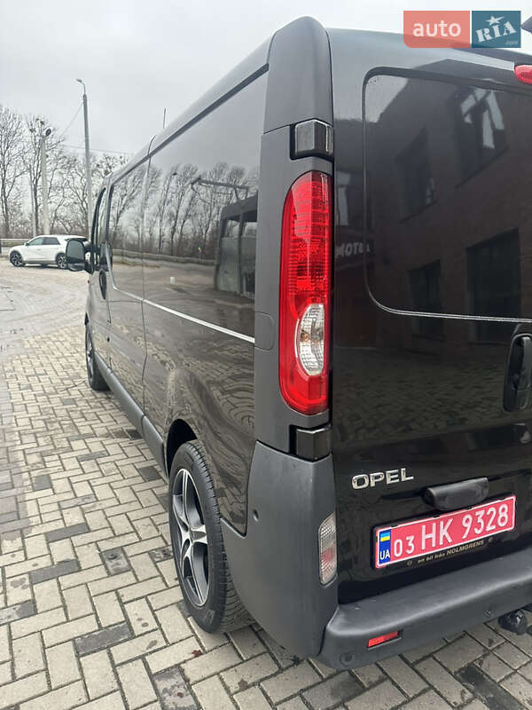 Грузовой фургон Opel Vivaro 2012 в Ровно