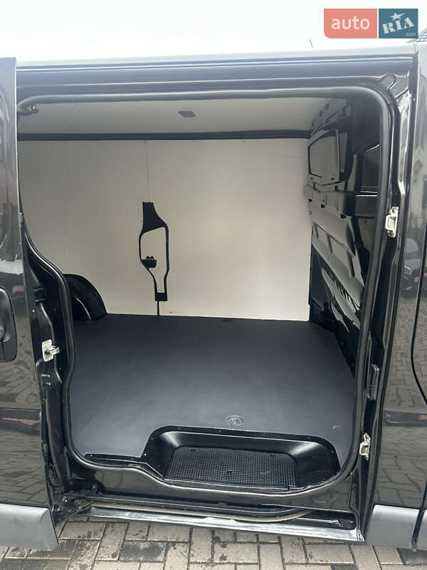 Грузовой фургон Opel Vivaro 2012 в Ровно