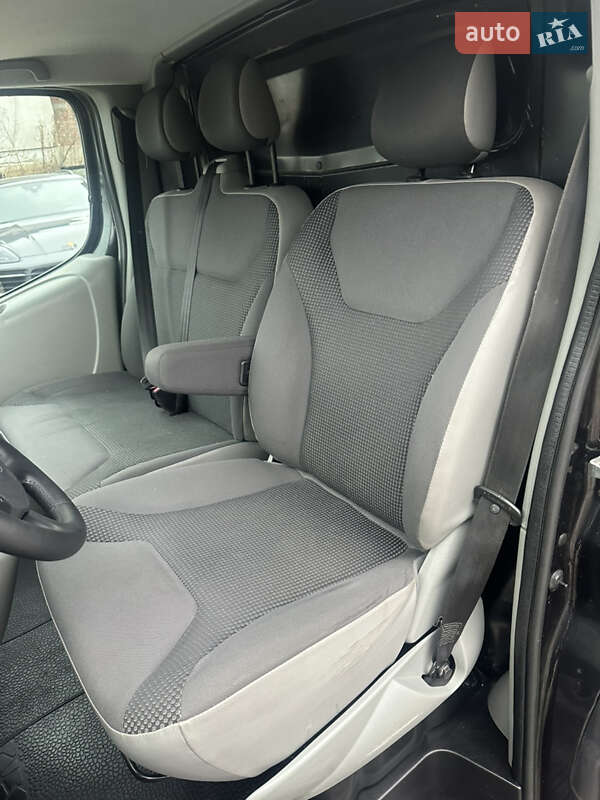 Грузовой фургон Opel Vivaro 2012 в Ровно