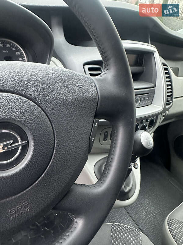 Грузовой фургон Opel Vivaro 2012 в Ровно