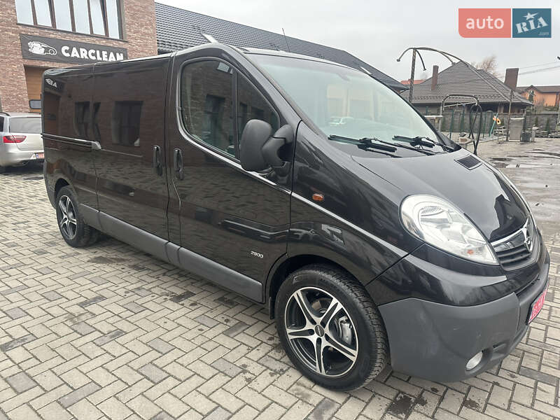 Грузовой фургон Opel Vivaro 2012 в Ровно