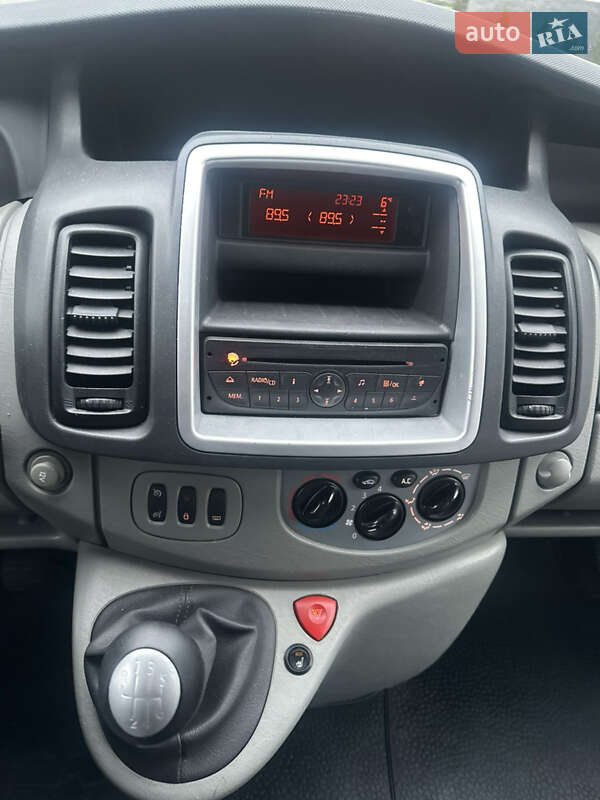 Грузовой фургон Opel Vivaro 2012 в Ровно