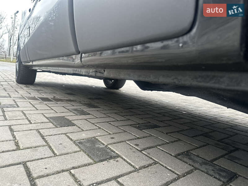 Грузовой фургон Opel Vivaro 2012 в Ровно