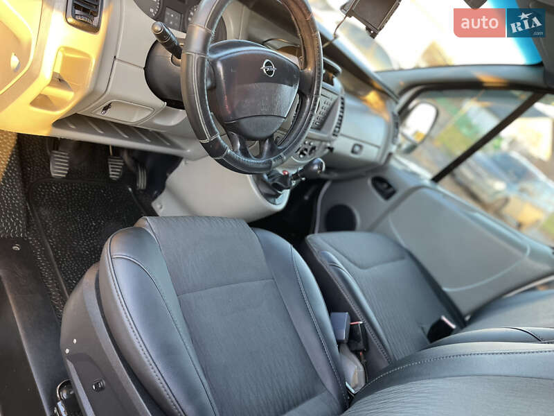 Минивэн Opel Vivaro 2006 в Староконстантинове