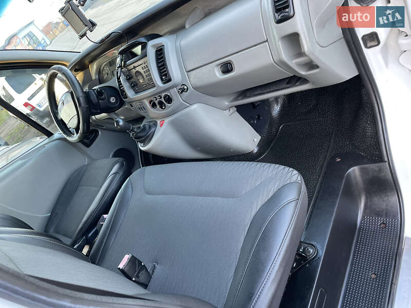 Минивэн Opel Vivaro 2006 в Староконстантинове