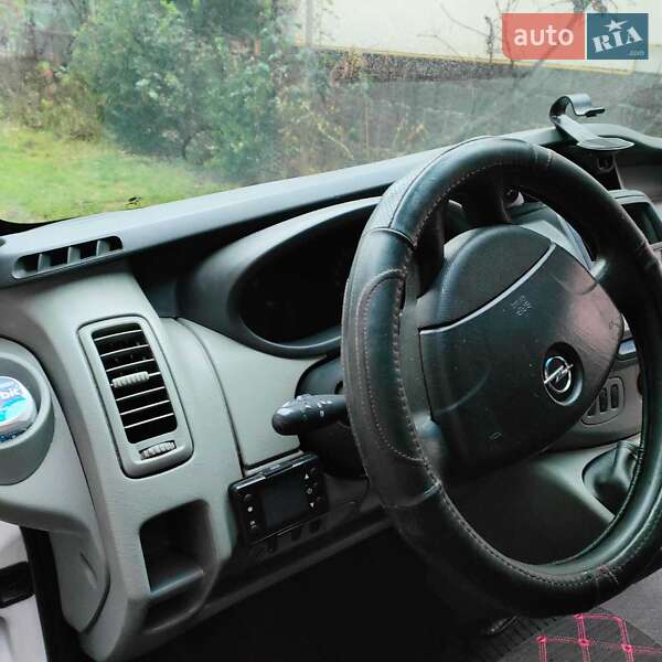 Минивэн Opel Vivaro 2011 в Ужгороде