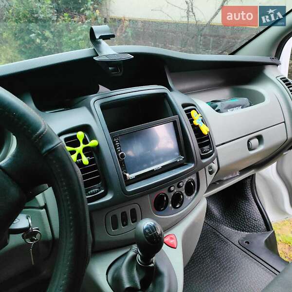 Минивэн Opel Vivaro 2011 в Ужгороде