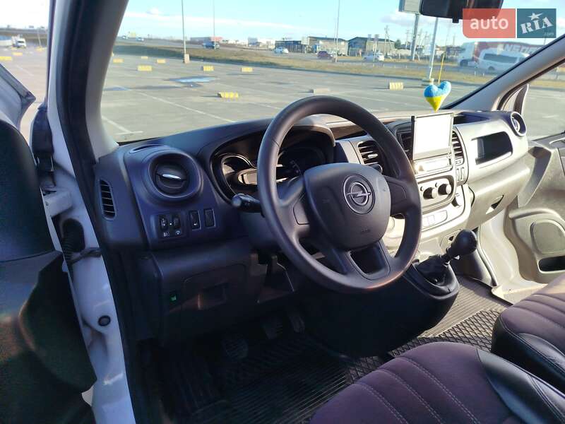 Мінівен Opel Vivaro 2016 в Львові
