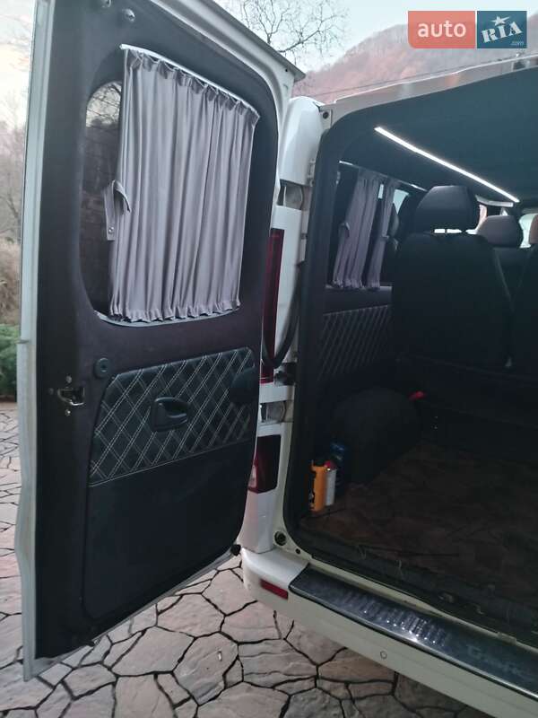 Мінівен Opel Vivaro 2015 в Нересниці