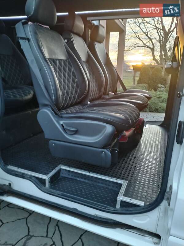 Мінівен Opel Vivaro 2015 в Нересниці