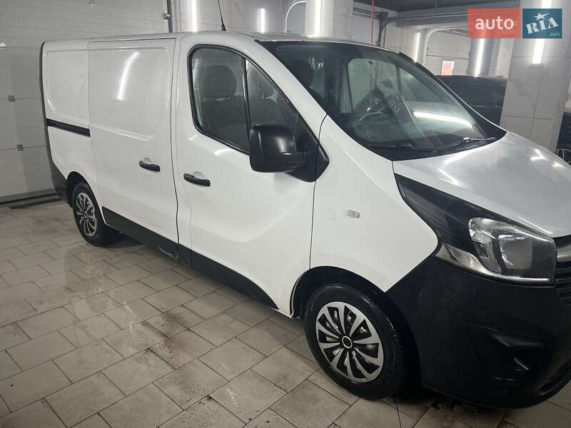 Вантажний фургон Opel Vivaro 2015 в Мукачевому