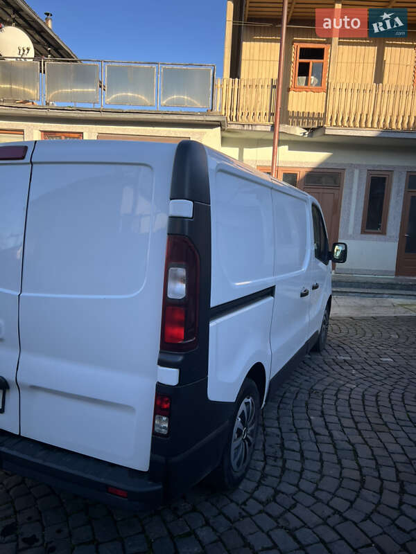 Вантажний фургон Opel Vivaro 2015 в Мукачевому