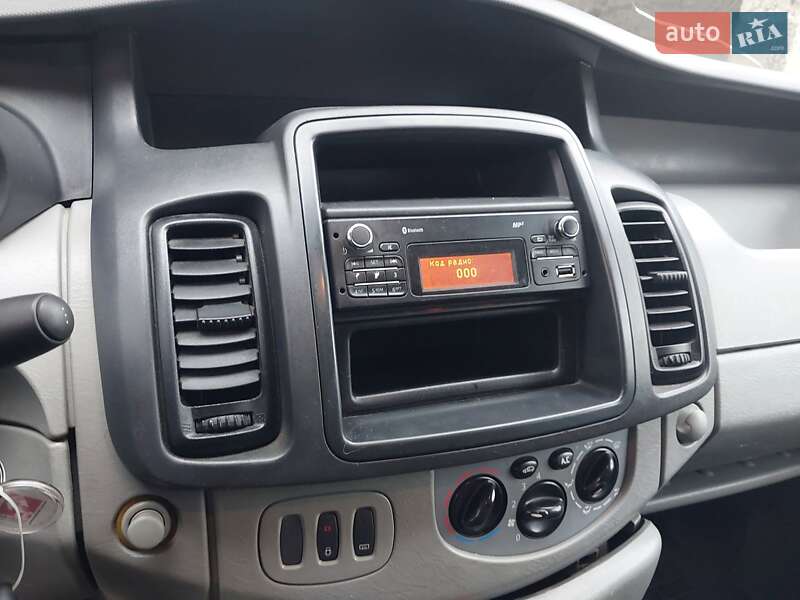 Грузопассажирский фургон Opel Vivaro 2013 в Жидачове