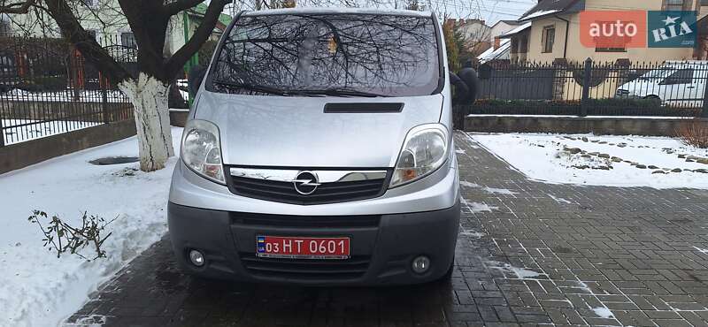 Хетчбек Opel Vivaro 2011 в Луцьку