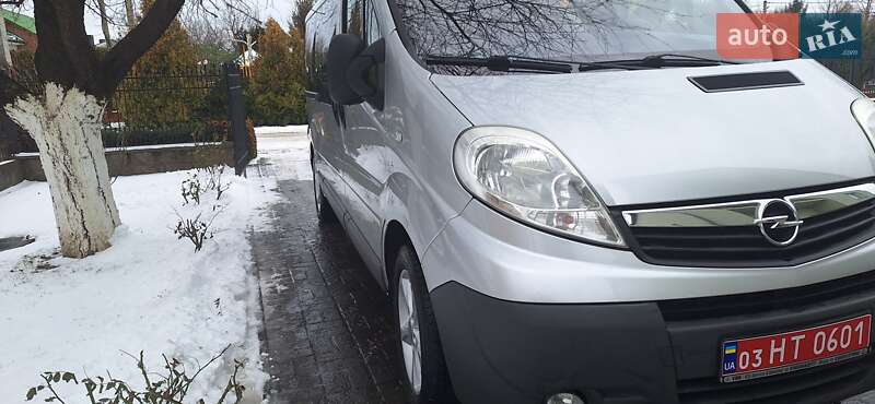 Хетчбек Opel Vivaro 2011 в Луцьку