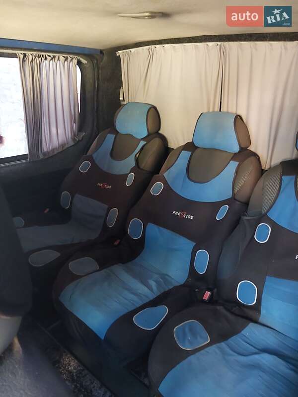 Вантажний фургон Opel Vivaro 2002 в Іллінцях