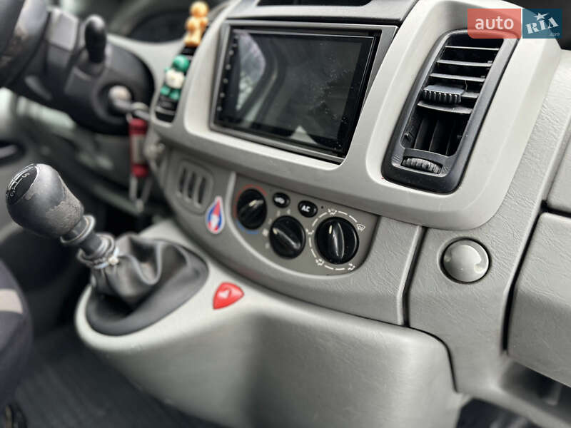 Мінівен Opel Vivaro 2003 в Дніпрі