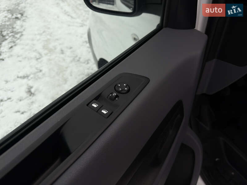 Вантажний фургон Opel Vivaro 2020 в Радивиліві