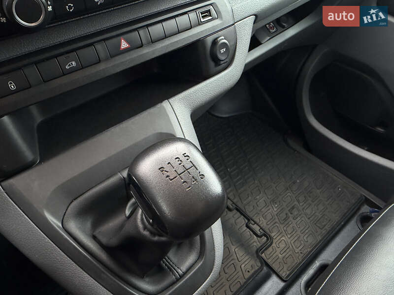 Вантажний фургон Opel Vivaro 2020 в Радивиліві