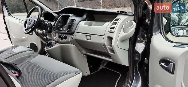 Минивэн Opel Vivaro 2013 в Дубно