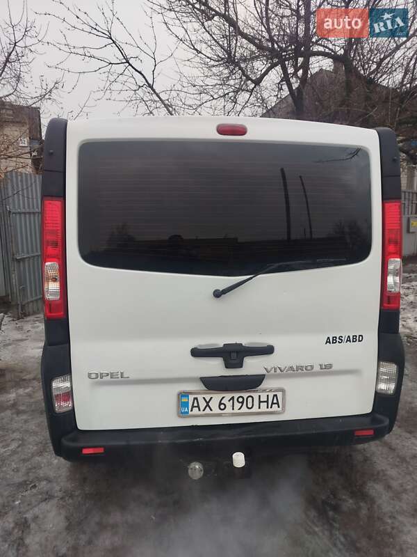 Грузопассажирский фургон Opel Vivaro 2006 в Изюме