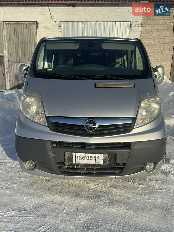 Грузопассажирский фургон Opel Vivaro 2011 в Олевске