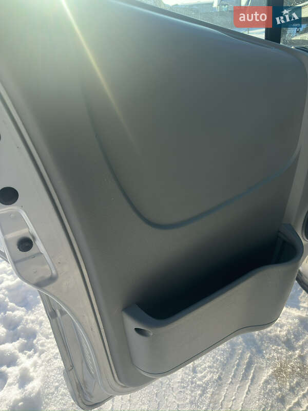 Грузопассажирский фургон Opel Vivaro 2011 в Олевске