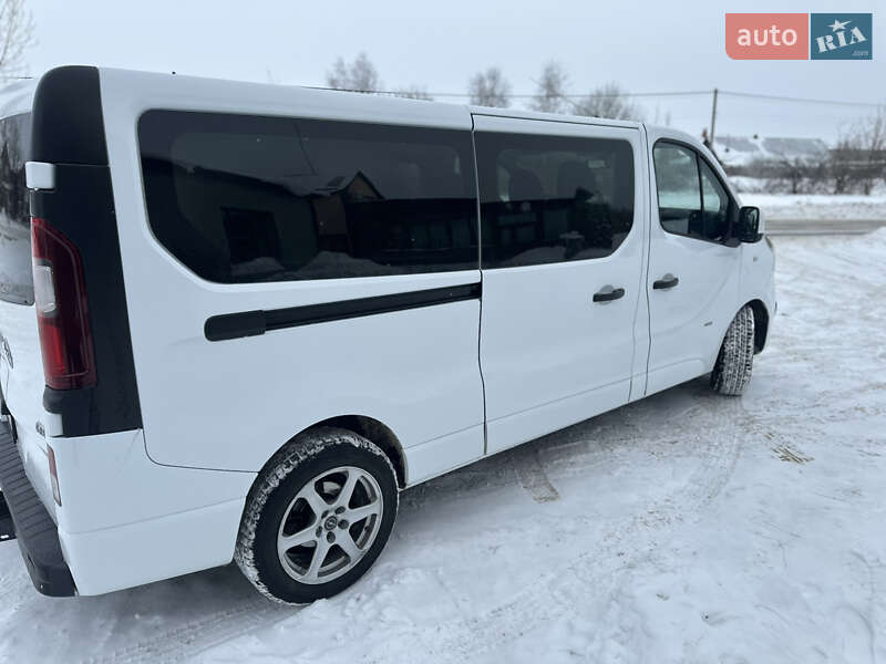 Минивэн Opel Vivaro 2015 в Сарнах