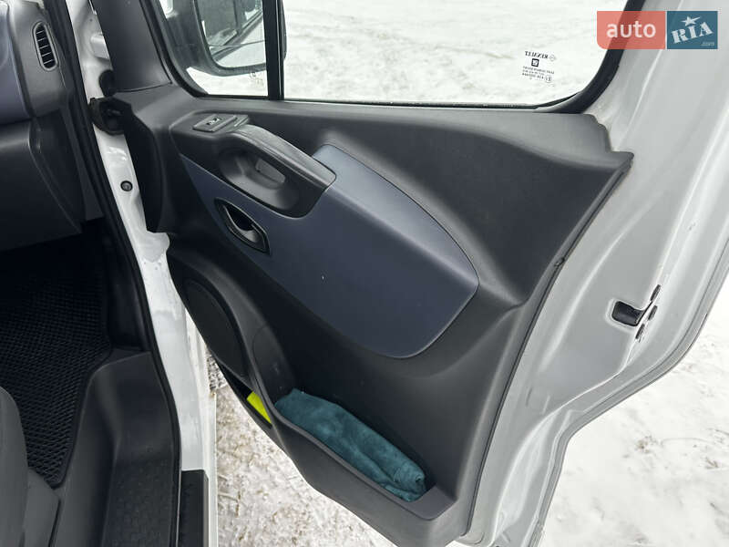 Минивэн Opel Vivaro 2015 в Сарнах