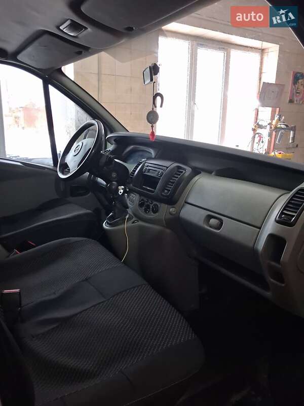 Минивэн Opel Vivaro 2009 в Бурыни