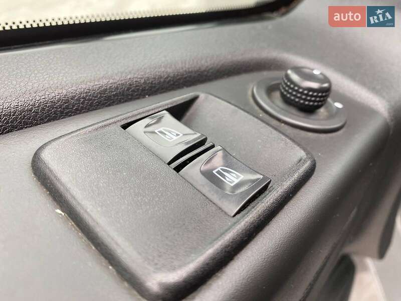 Минивэн Opel Vivaro 2015 в Львове