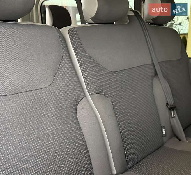 Минивэн Opel Vivaro 2012 в Львове