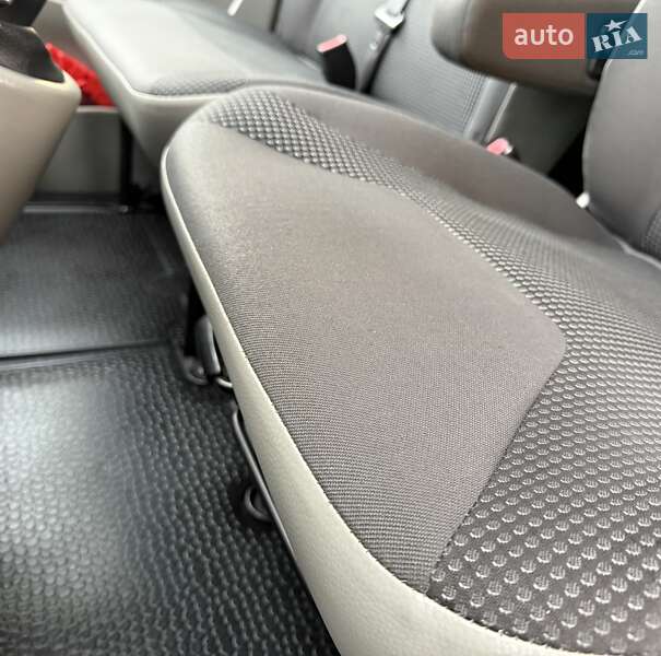 Минивэн Opel Vivaro 2012 в Львове