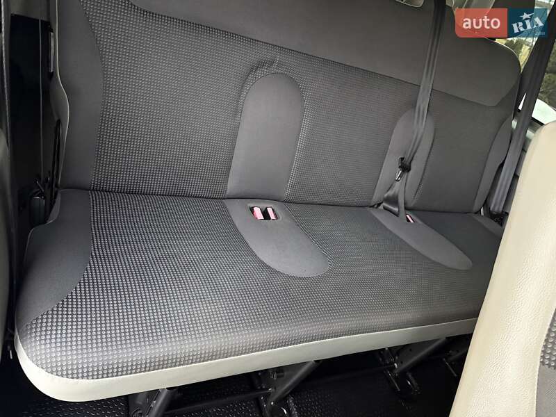 Минивэн Opel Vivaro 2012 в Львове