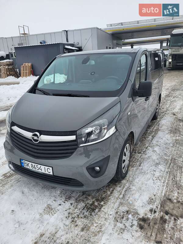 Минивэн Opel Vivaro 2015 в Ровно фото Минивэн Opel Vivaro 2015 в Ровно
