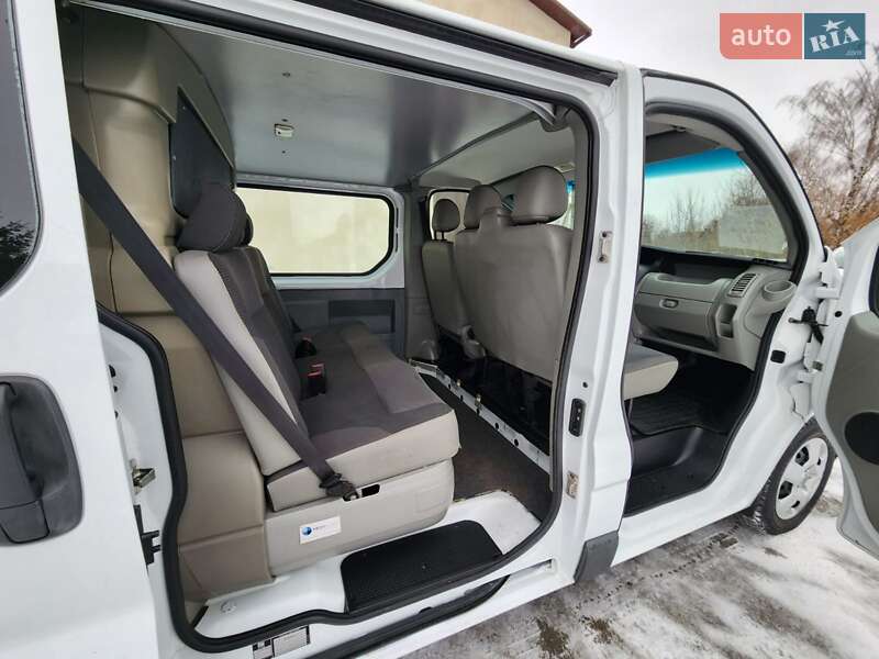 Грузопассажирский фургон Opel Vivaro 2011 в Дубно