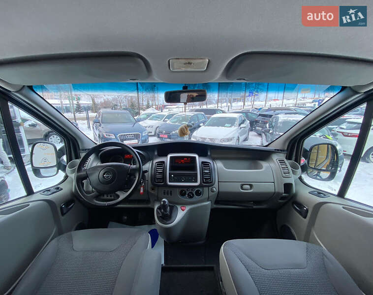 Грузопассажирский фургон Opel Vivaro 2011 в Ровно